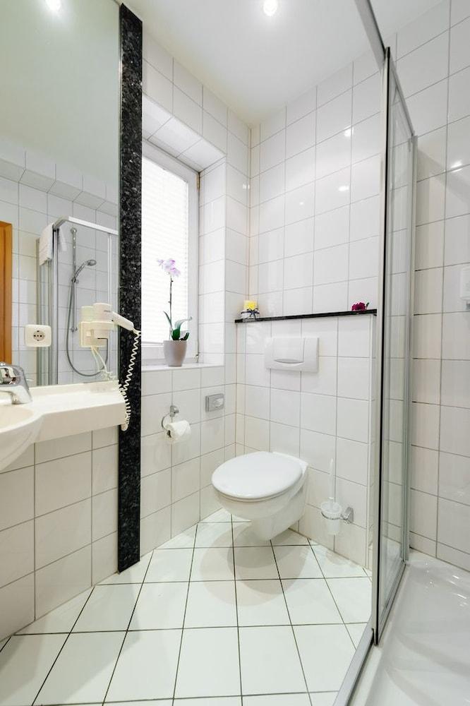 Graf Lehndorff Zur Messe Hotel 3*